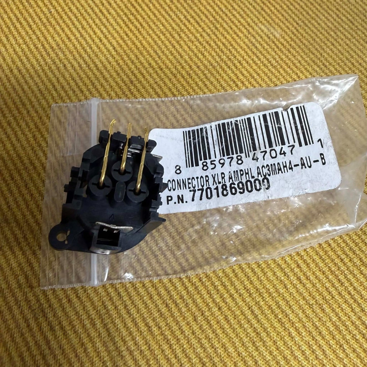 770-1869-000 Fender Guitar Amphenol 3-Pin XLR Connector AC3MAH4-AU-B